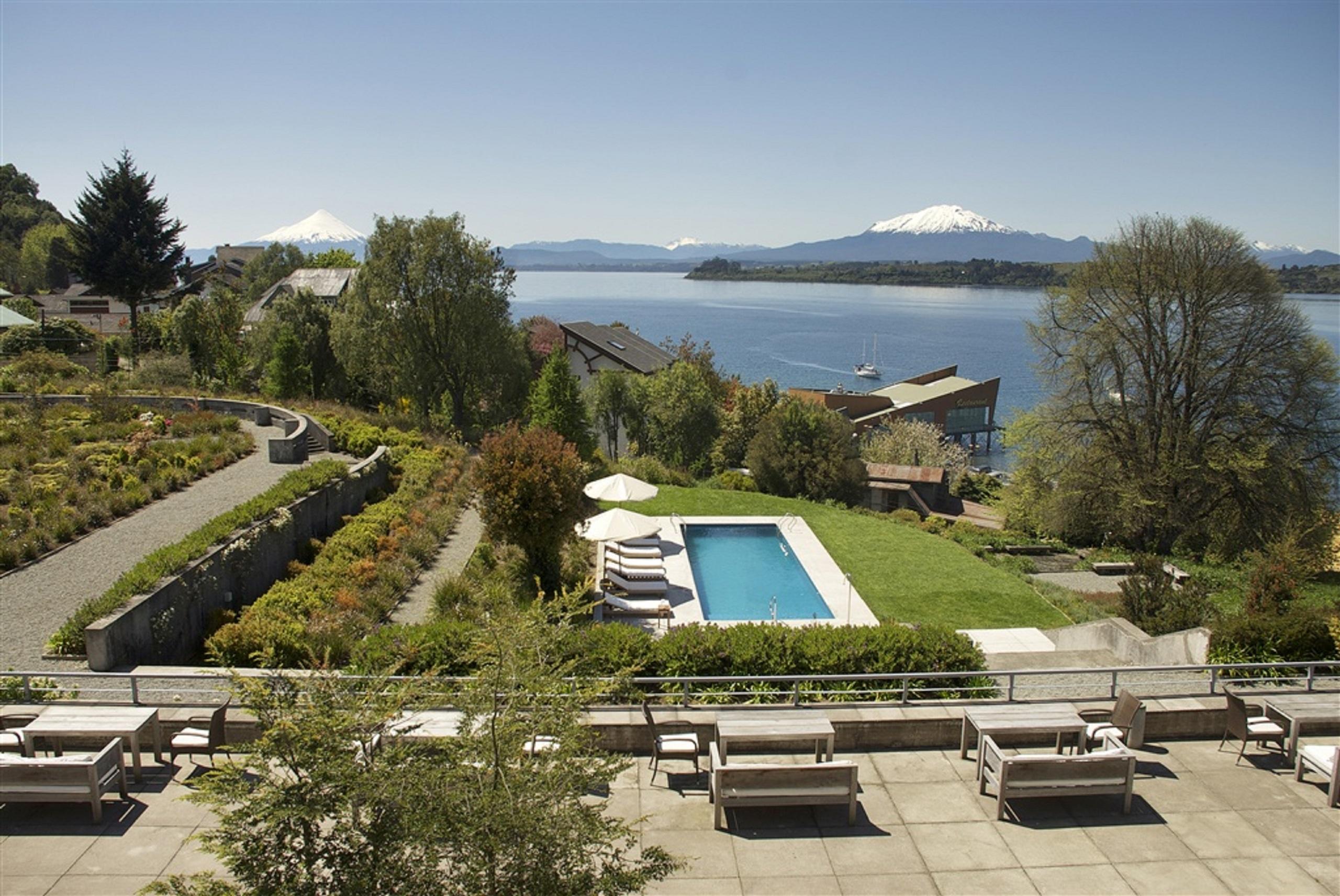 Enjoy Puerto Varas Exterior foto View of the pool at the Hotel